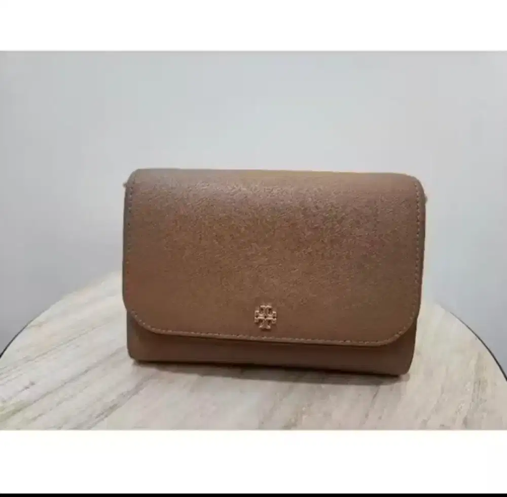 Preloved Wallet in Chain Emerson