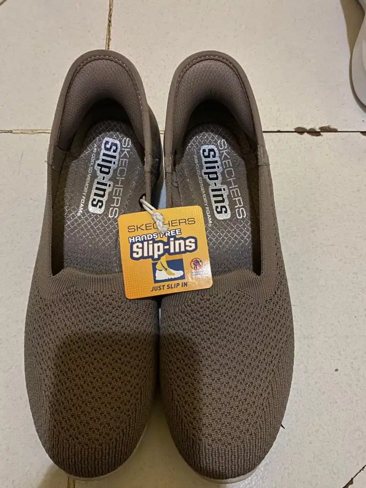 Sepatu Skechers Wanita