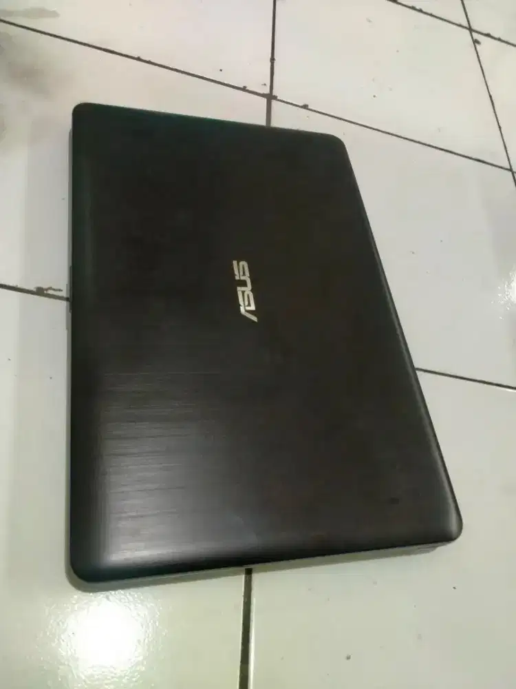 Asus core i3 gen 6 RAM DDR4/SSD+hardisk GeForce batre bagus (No minus)