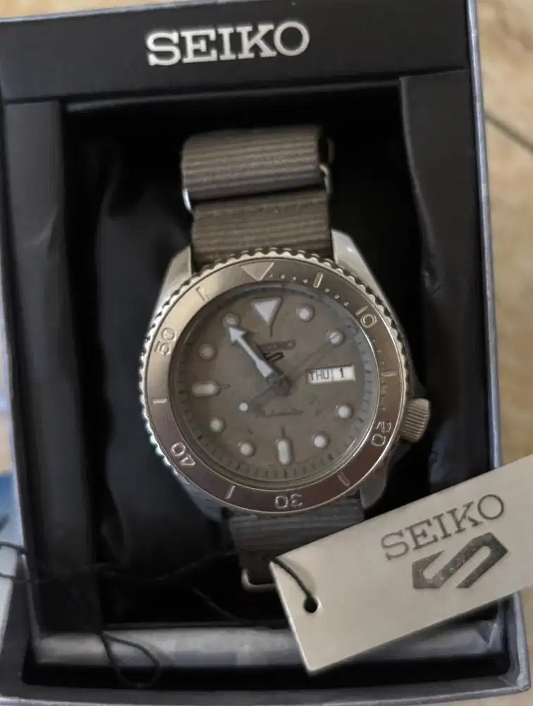 Seiko 5 Sport SRPG61-K1 Street Style Cement