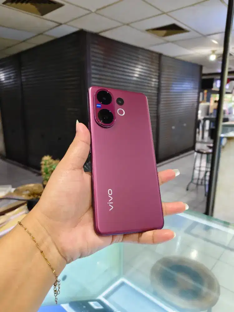 vivo v60 5g 8/256  secen like new