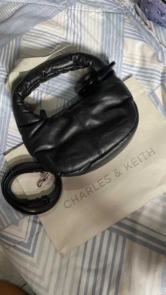 preloved charles & keith slingbag BLACK ORIGINAL