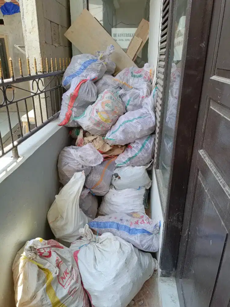 Gratis. Brangkal / puing bangunan.