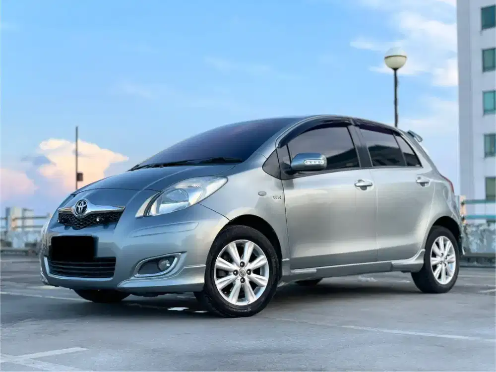 TOYOTA YARIS 1.5 E AT 2011