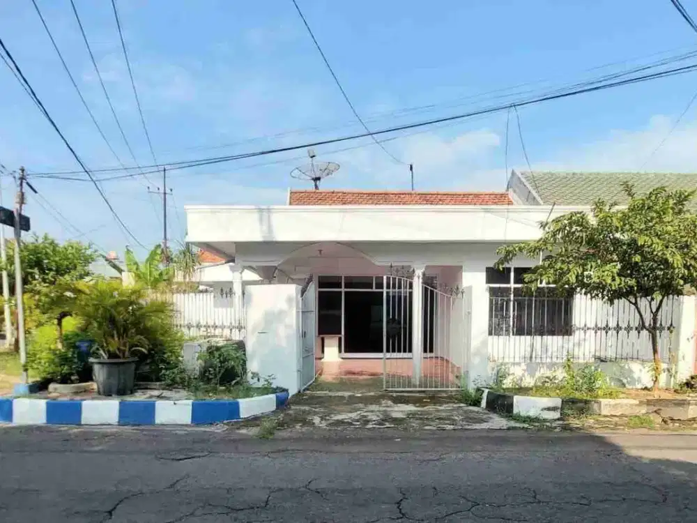 Dijual Rumah Hook dan Butuh Renovasi di Jemur Andayani