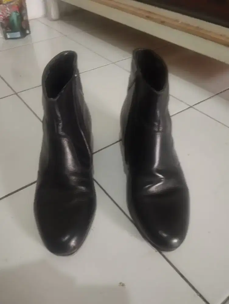 Sepatu kulit resmi Pria