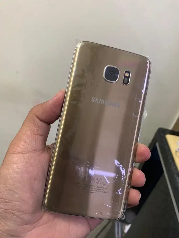 Samsung s7 edge 4/32 like new