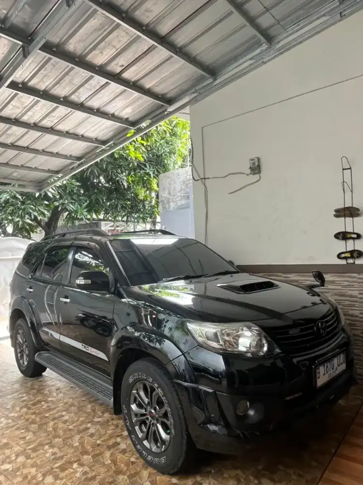 Toyota Fortuner TRD VNT Turbo Diesel 2015 hitam