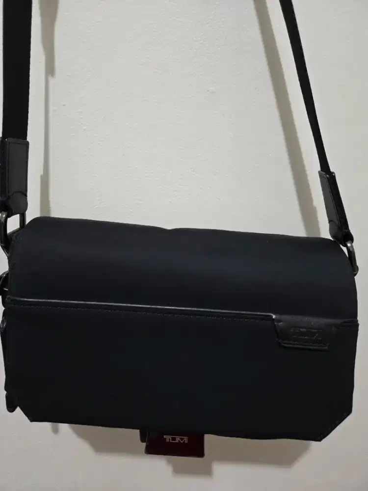 Tas Slempang Tumi