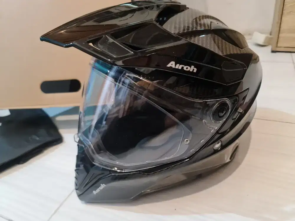 Helm Airoh Commander full Carbon Gloss Comma CM99