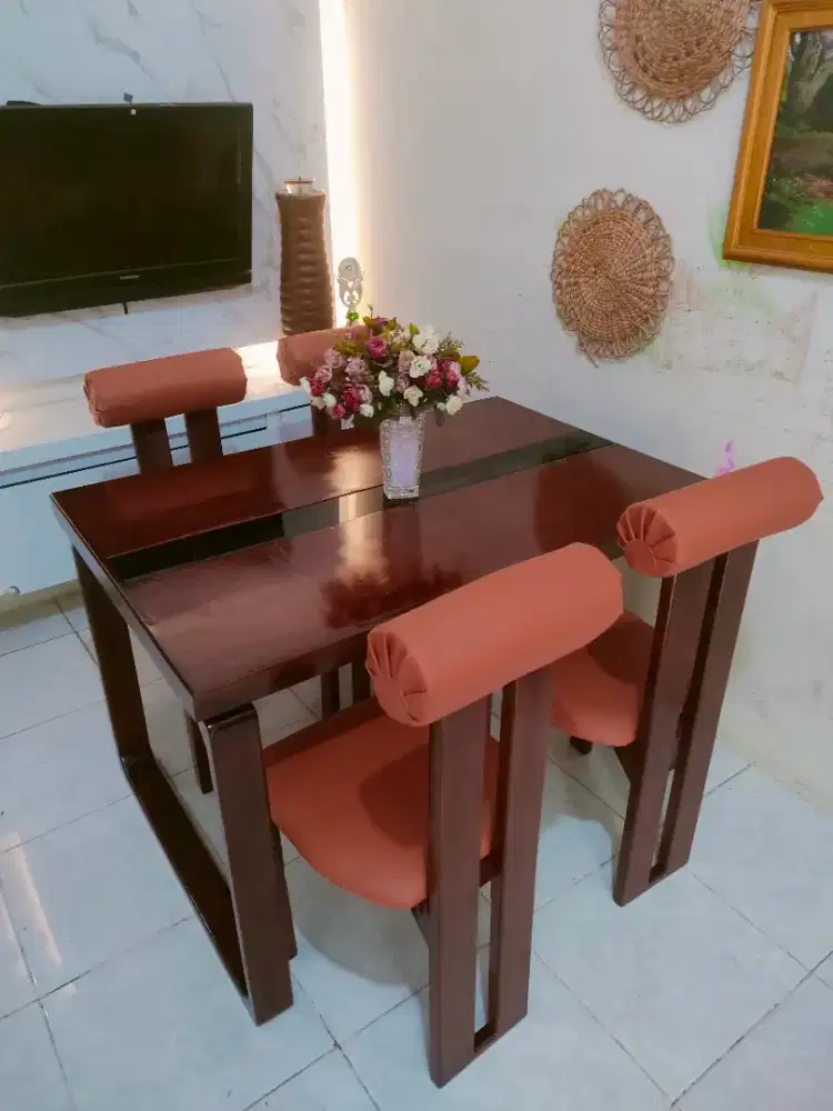 MEJA MAKAN BARU JUAL RUGI