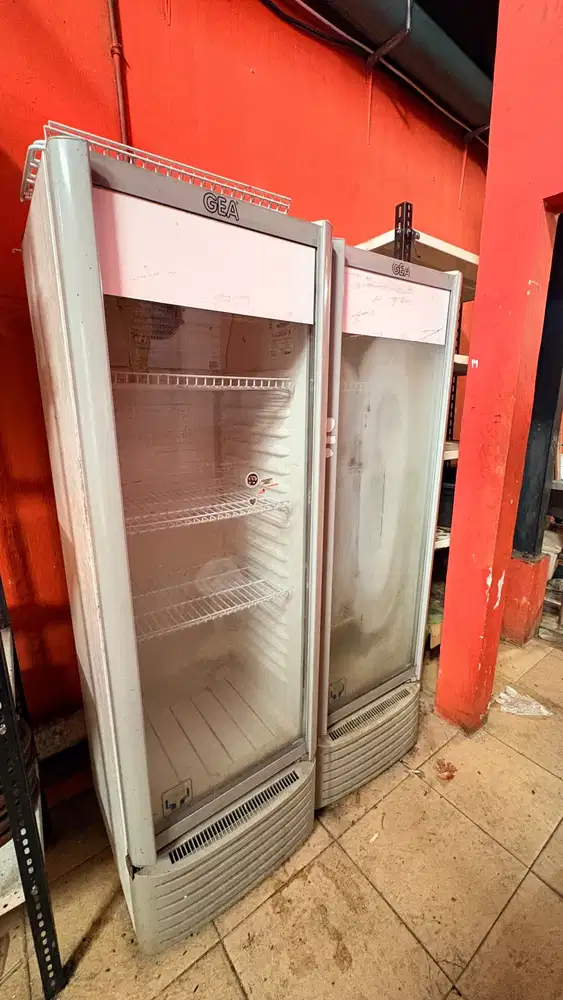 Chiller/showcase bekas resto