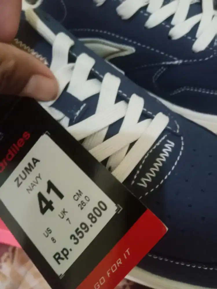 Sepatu baru ya masih segel