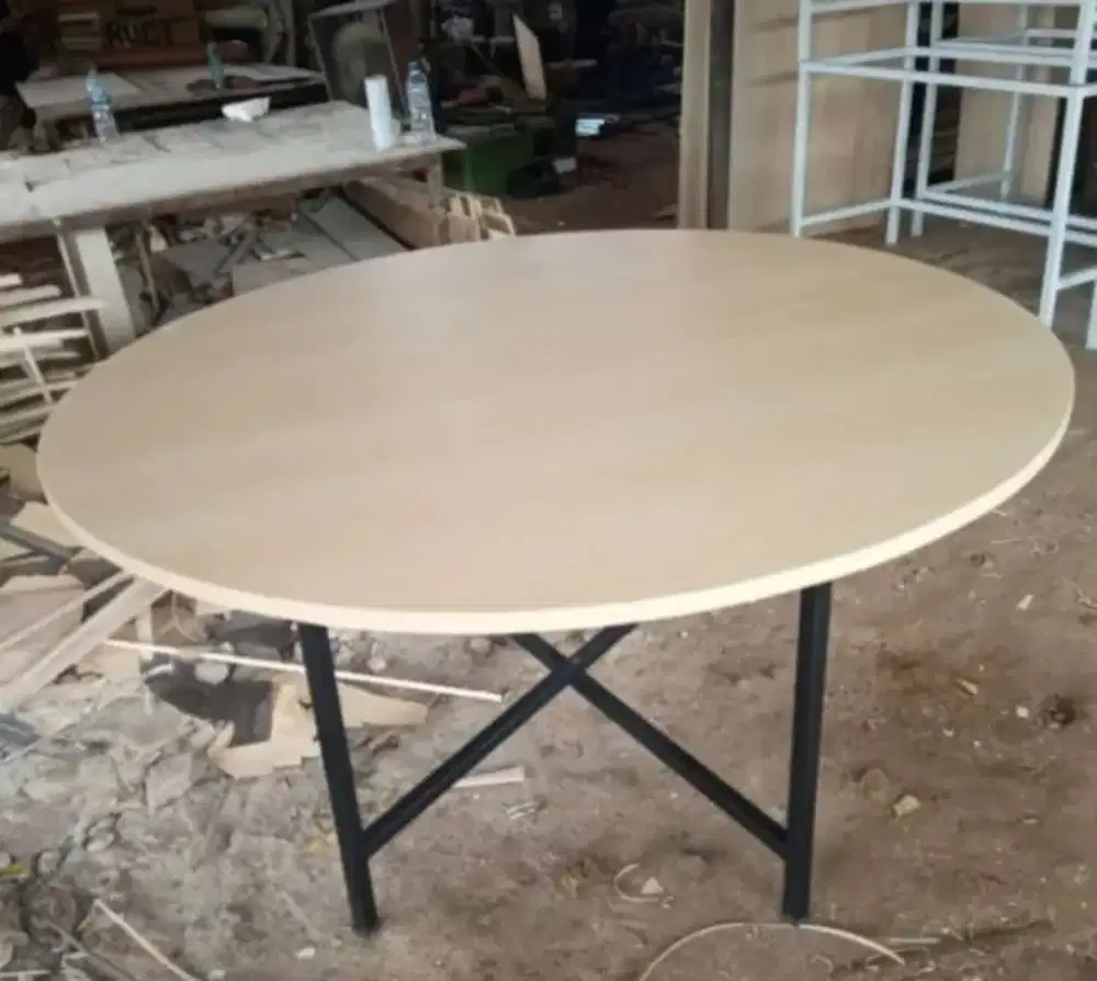 Meja bulat / meja cafe / staynding partai