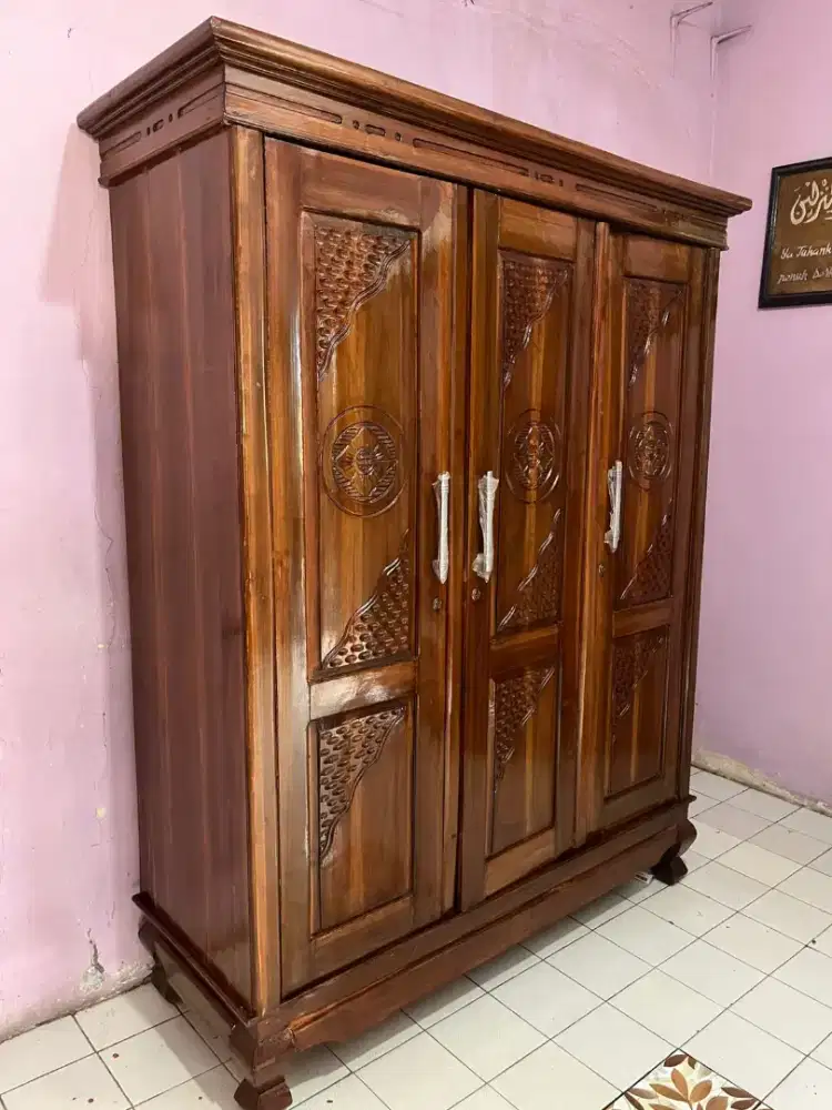 Lemari jati 3 pintu