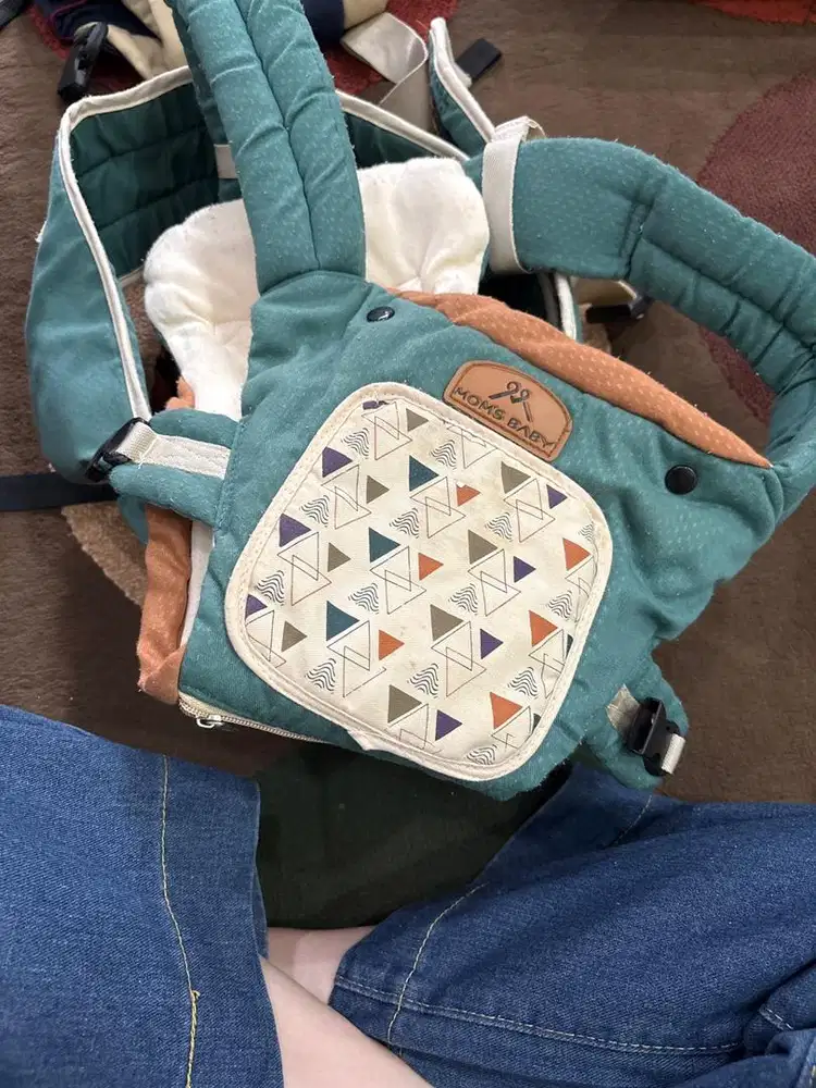 Carrier gendongan bayi