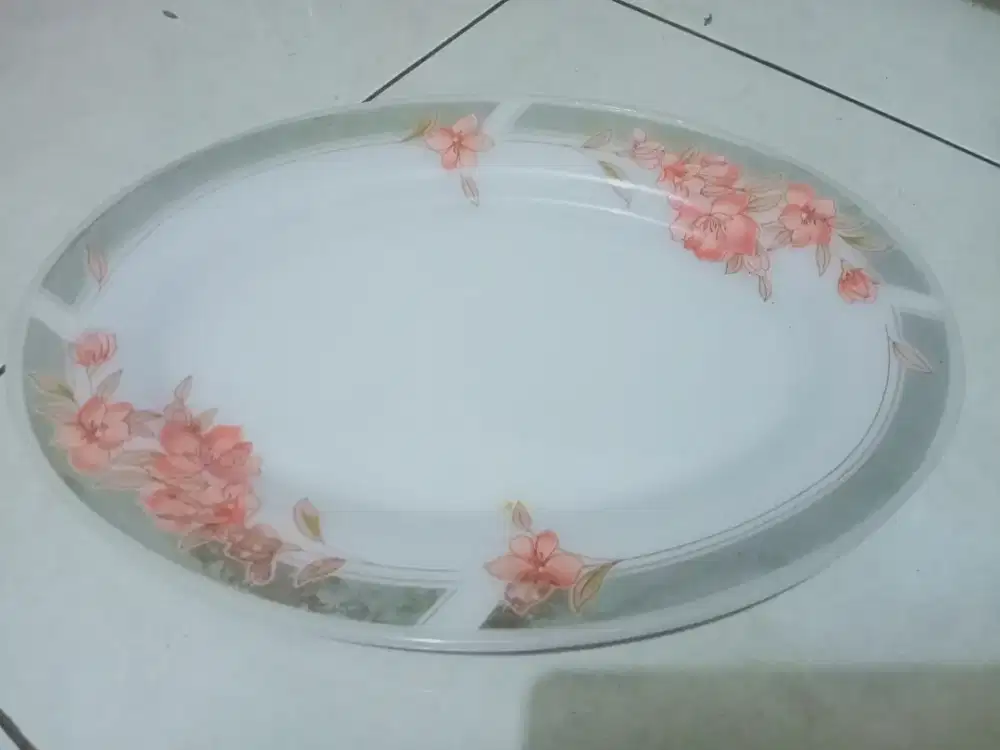 Piring kaca bunga oval
