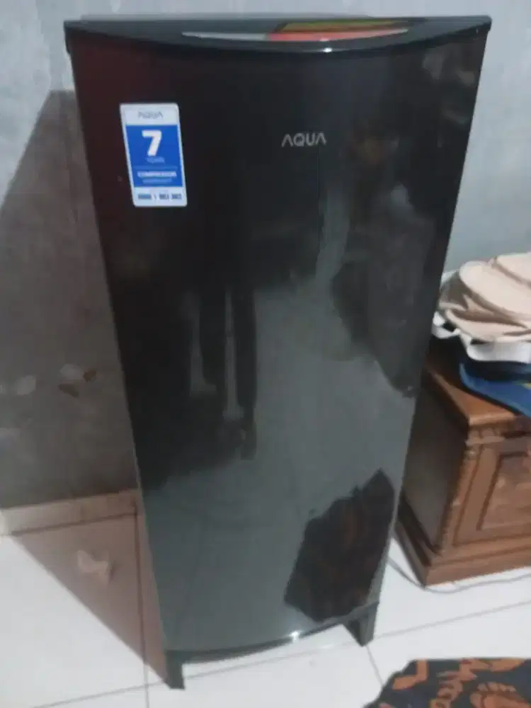 Kulkas 1 pintu merk Aqua dan Frezear GEA