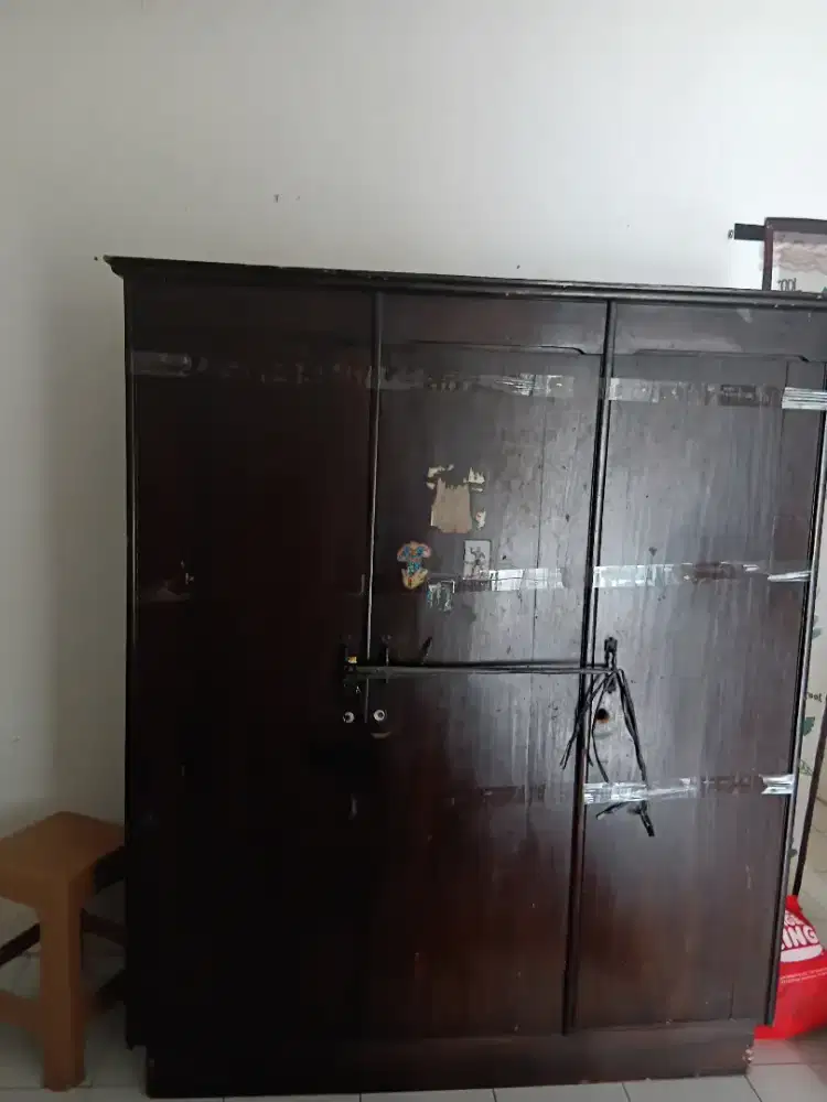 Lemari Pakaian Jati 3 Pintu