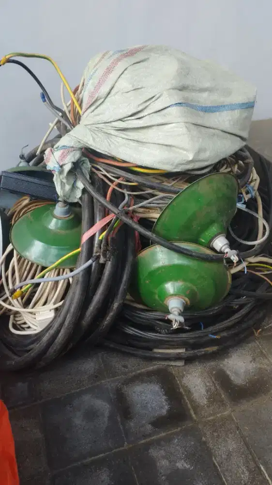 Di beli segala barang bekas dan bongkaran