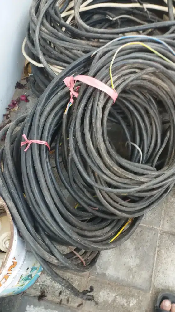 Di beli segala barang bekas dan bongkaran