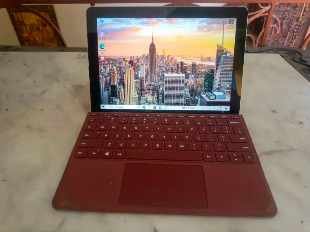 microsoft surface go 10inch 1,5k
pentium gold (4cpu) ram 4gb ssd 64gb