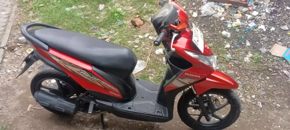 BEAT 2014 warna merah