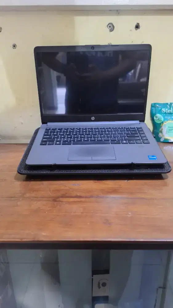 Laptop HP 240R G9