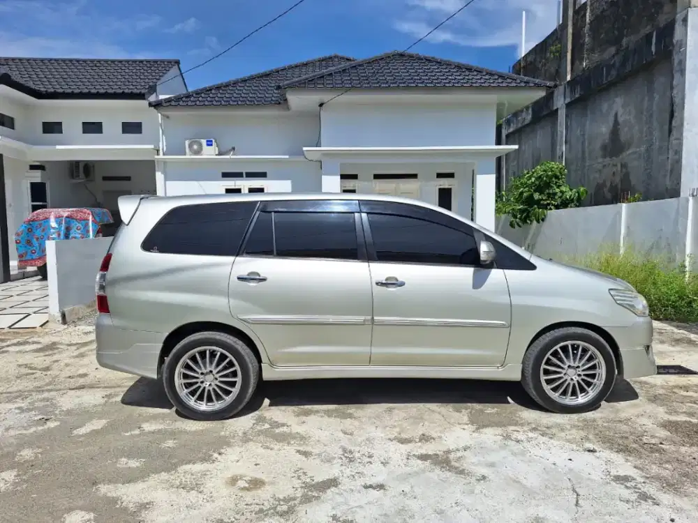 INNOVA TIPE V LUXCURY 2011