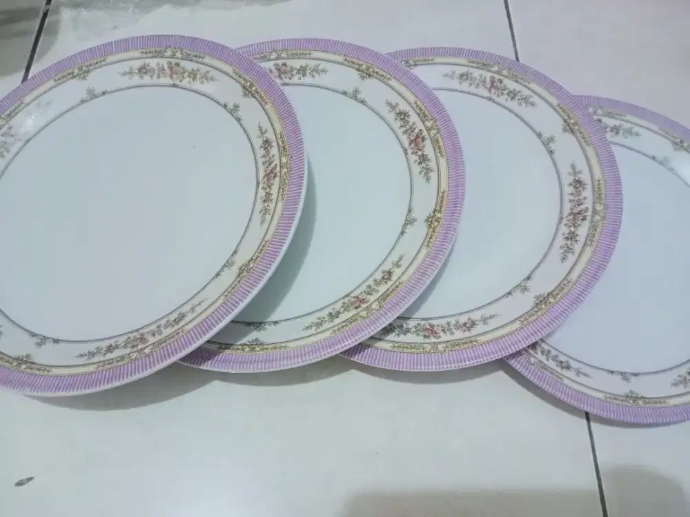 Piring kaca motiv bunga unggu brand G