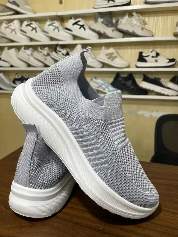 Dibuka lowongan kerja host live