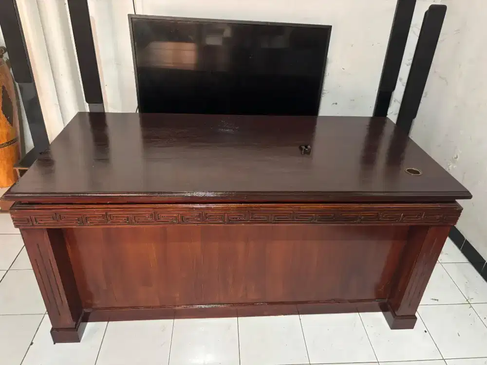 Meja kantor kayu jati tua