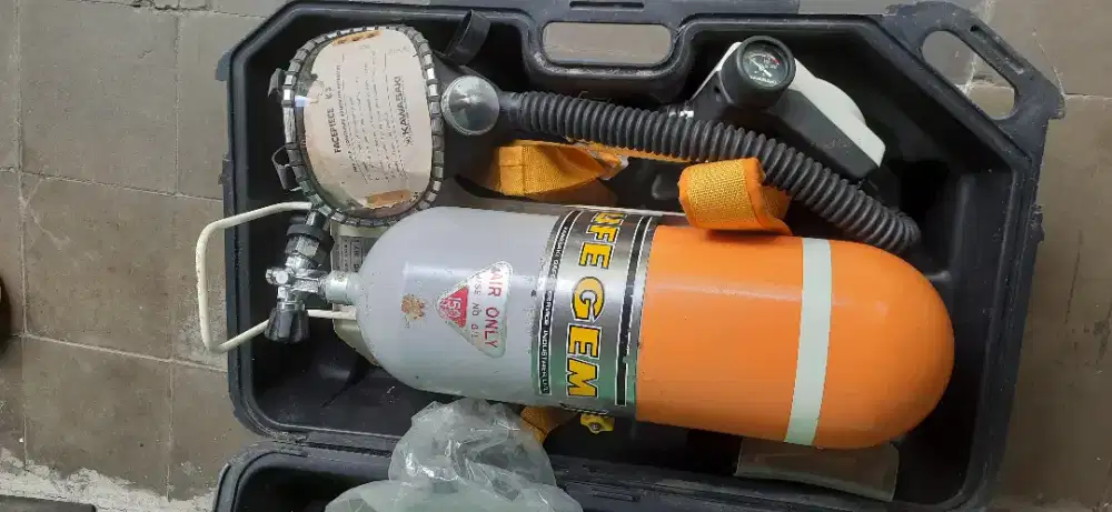 Tabung oksigen breathing apparatus untuk pemadam kebakaran