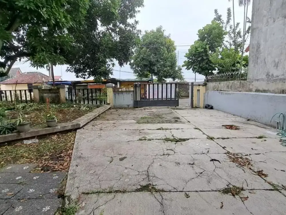 Dijual rumah dengan luas tanah 557 meter lokasi sangat stategis di baciro belakangan lapangan panah jalan kenari