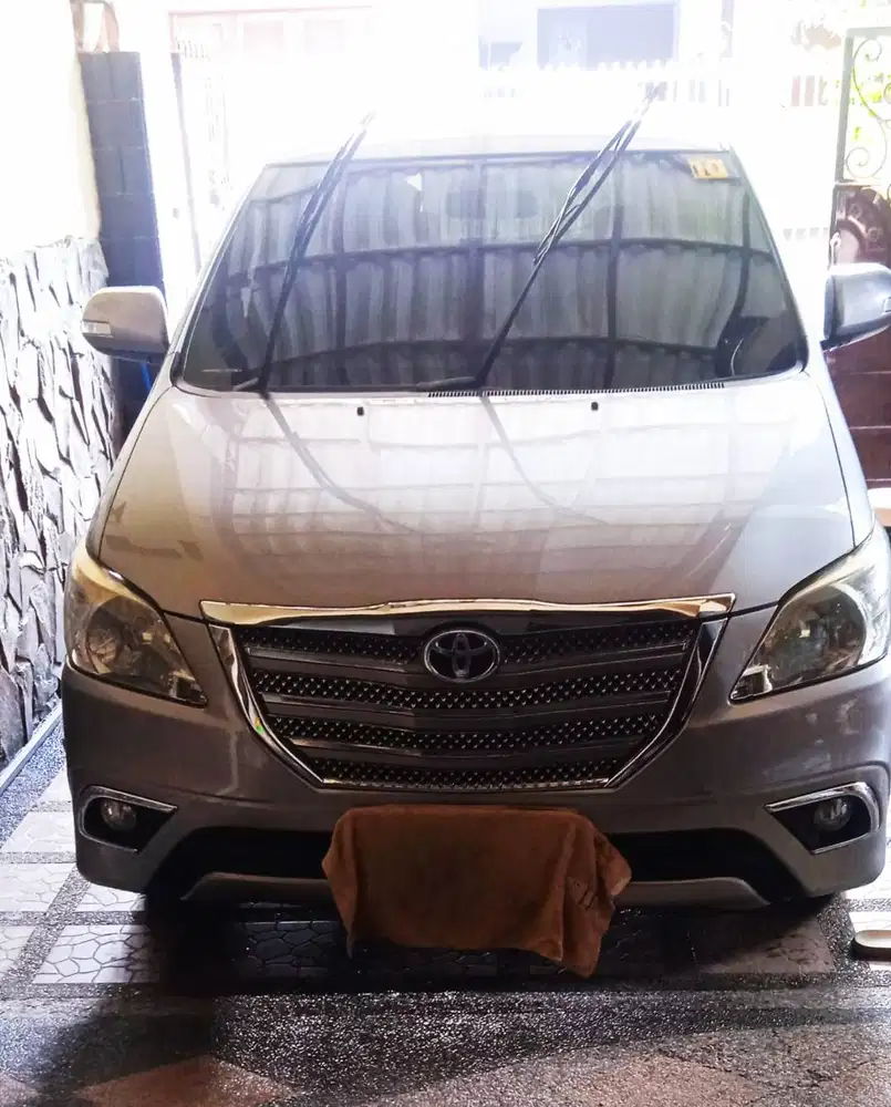 Innova Barong Silver Type V 2016 Matic Bensin