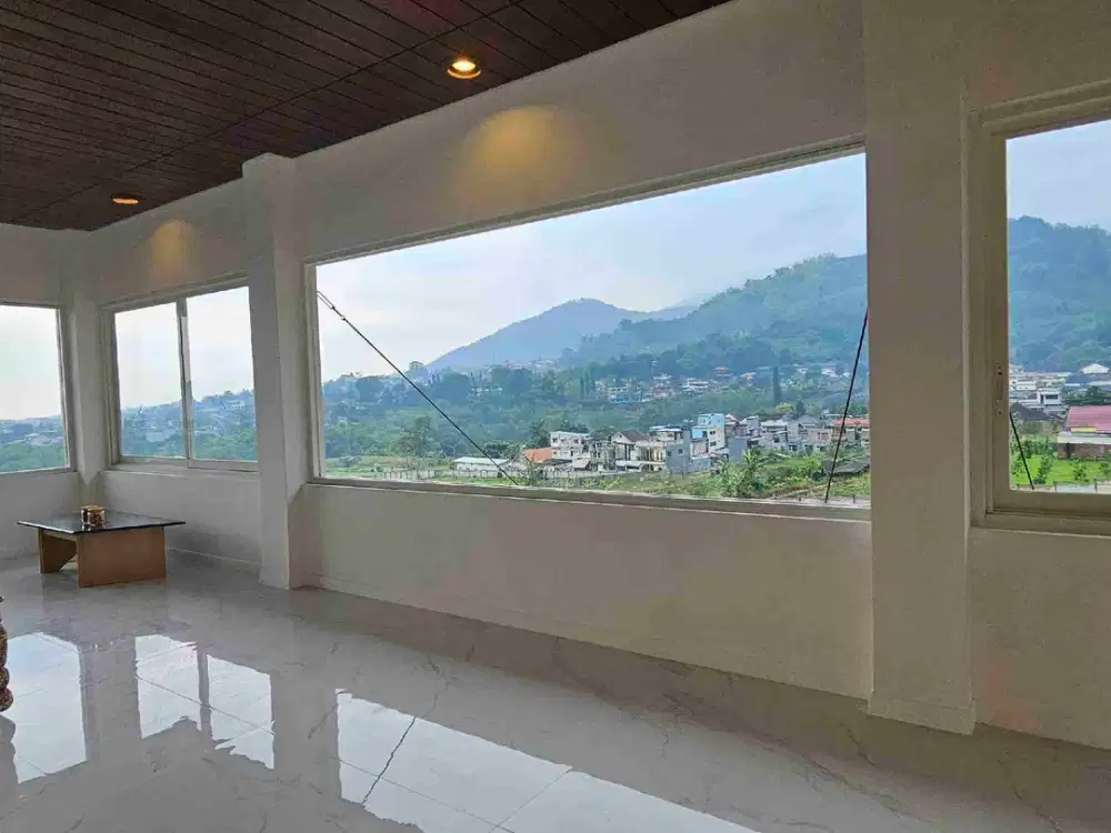 villa premium pemandangan 360° istimewa hanya 1 menit dari hotel onsen jepang dan alun alun batu parkir 10 mobil dan ada lahan kolam renang