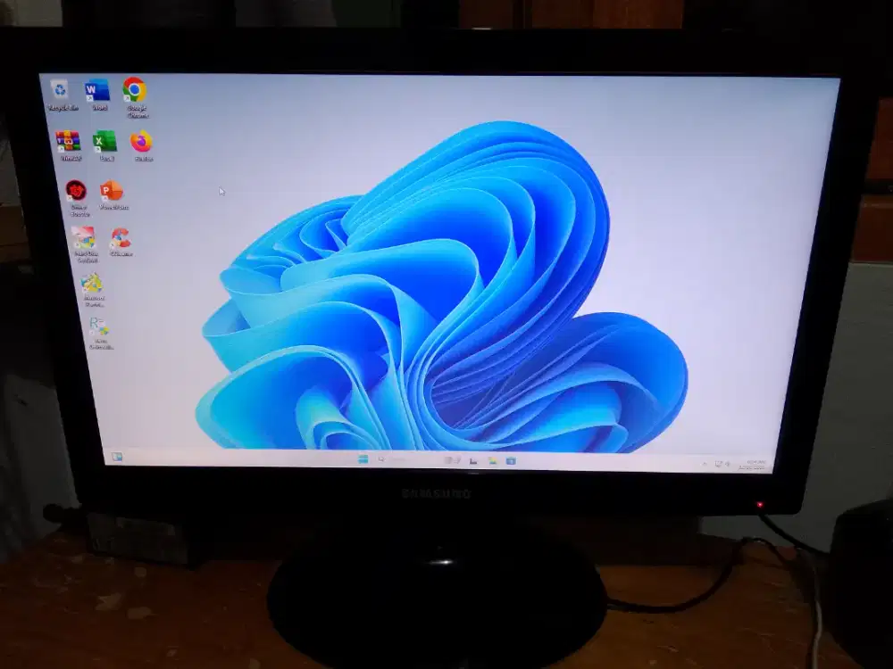 Monitor LED Samsung 20 HDMI & VGA port ready like new