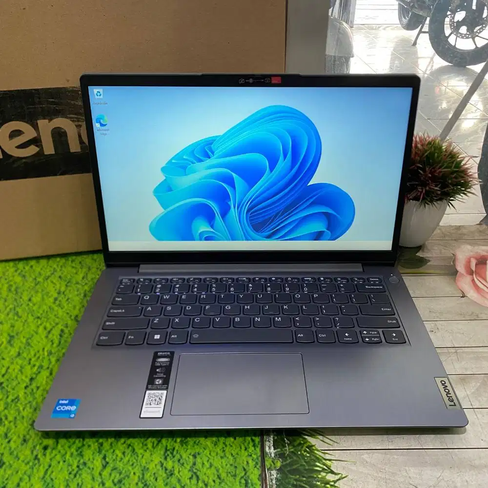 New Lenovo Ideapad Slim 3i Core i3-1215U 8GB 256GB 14FHD Windows 11