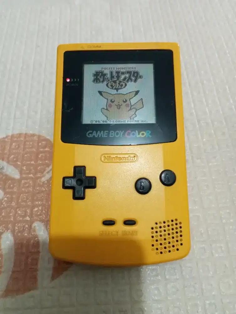 Nintendo gameboy color yellow