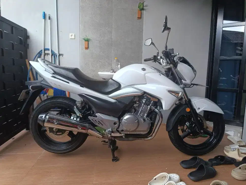 Suzuki Inazuma White 2015