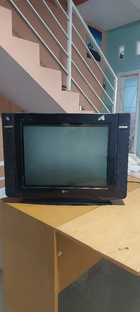TV Lg tabung 21 inch. Normal tinggal nyalain