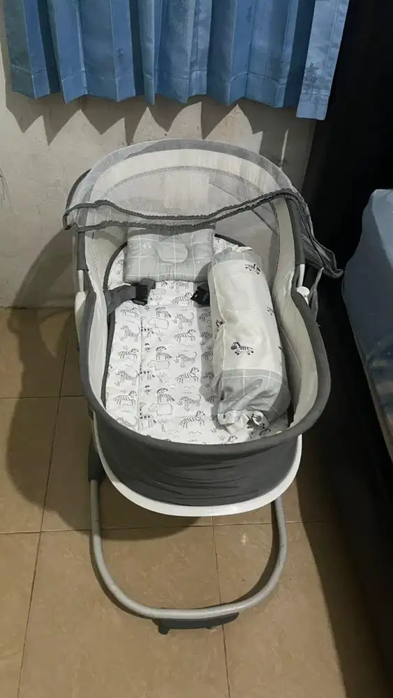 tempat tidur bayi