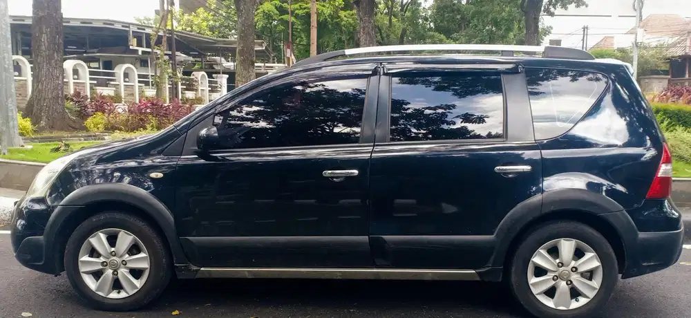 Nissan Livina 2010 Bensin