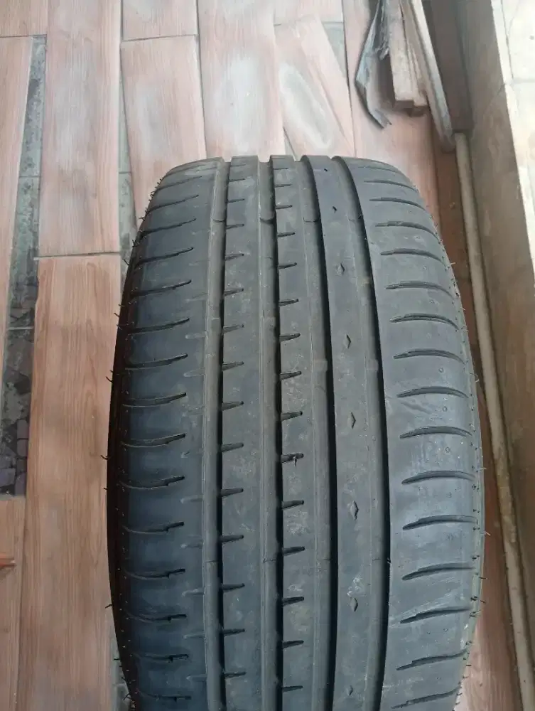 Accelera 225/35 ring 19