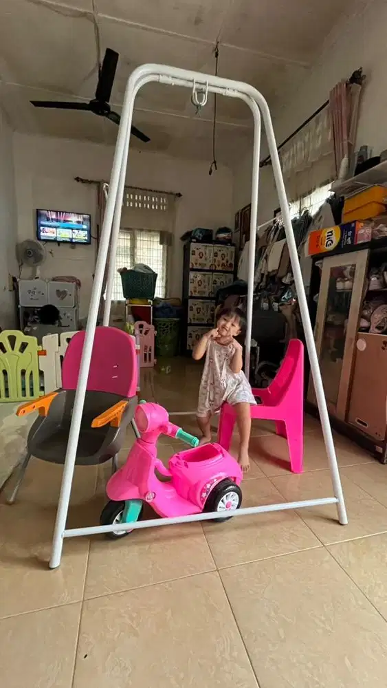 tiang ayunan bayi