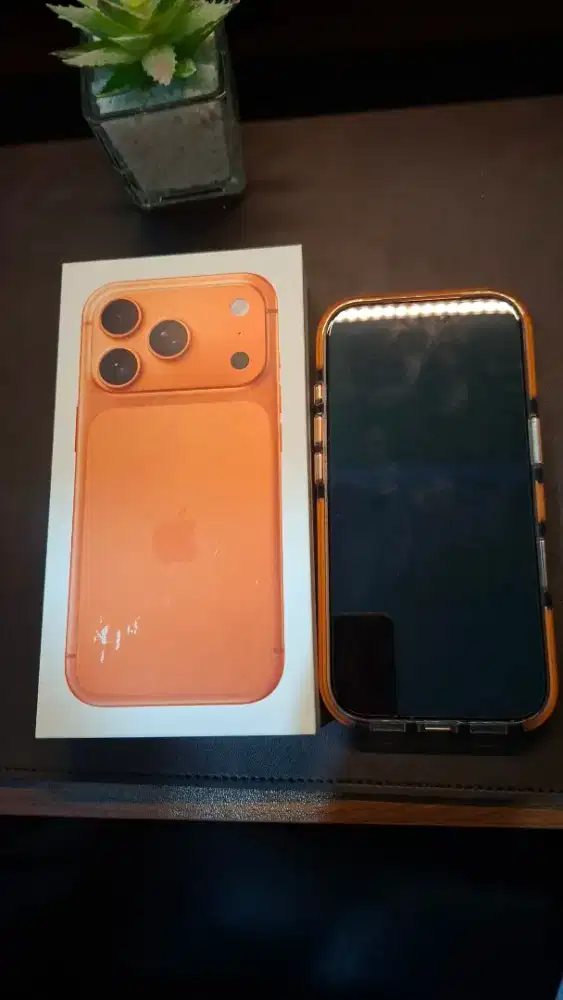Iphone 17 pro - orange 1 bulan pemakaian