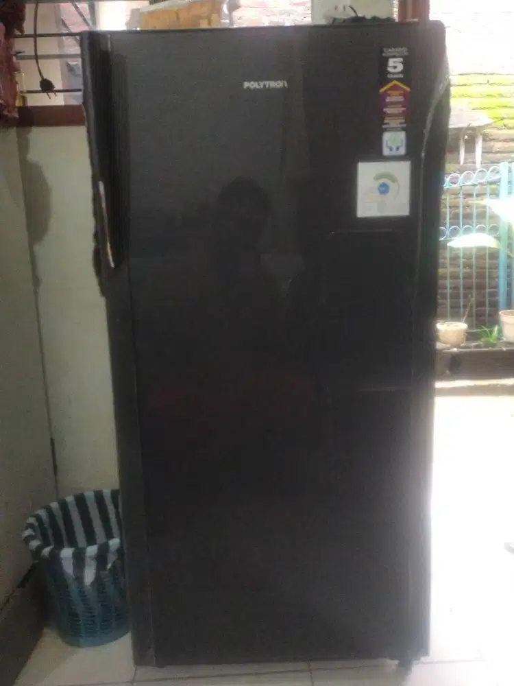 KULKAS 1 PINTU MERK POLYTRON