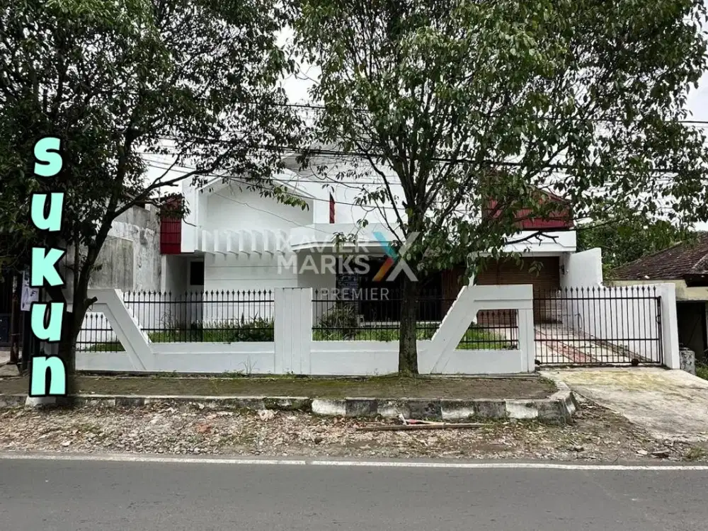 Rumah Klasik Terawat Open Space di burung burung Sukun Malang