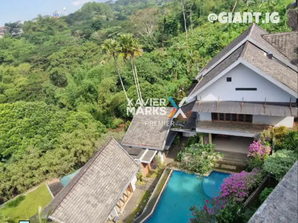 Rumah mewah konsep Resort dan kolam renang di Tidar Malang