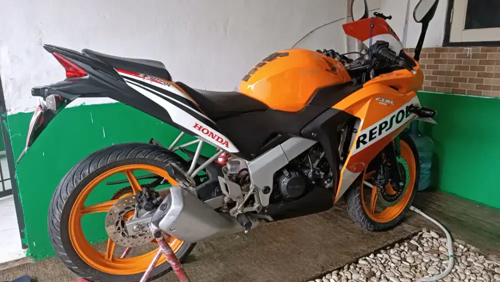 Dijual cepat CBR 150 R CBU